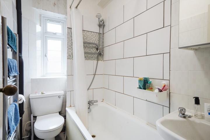 Modern Apartment Embassy House, West End Lane, West Hampstead